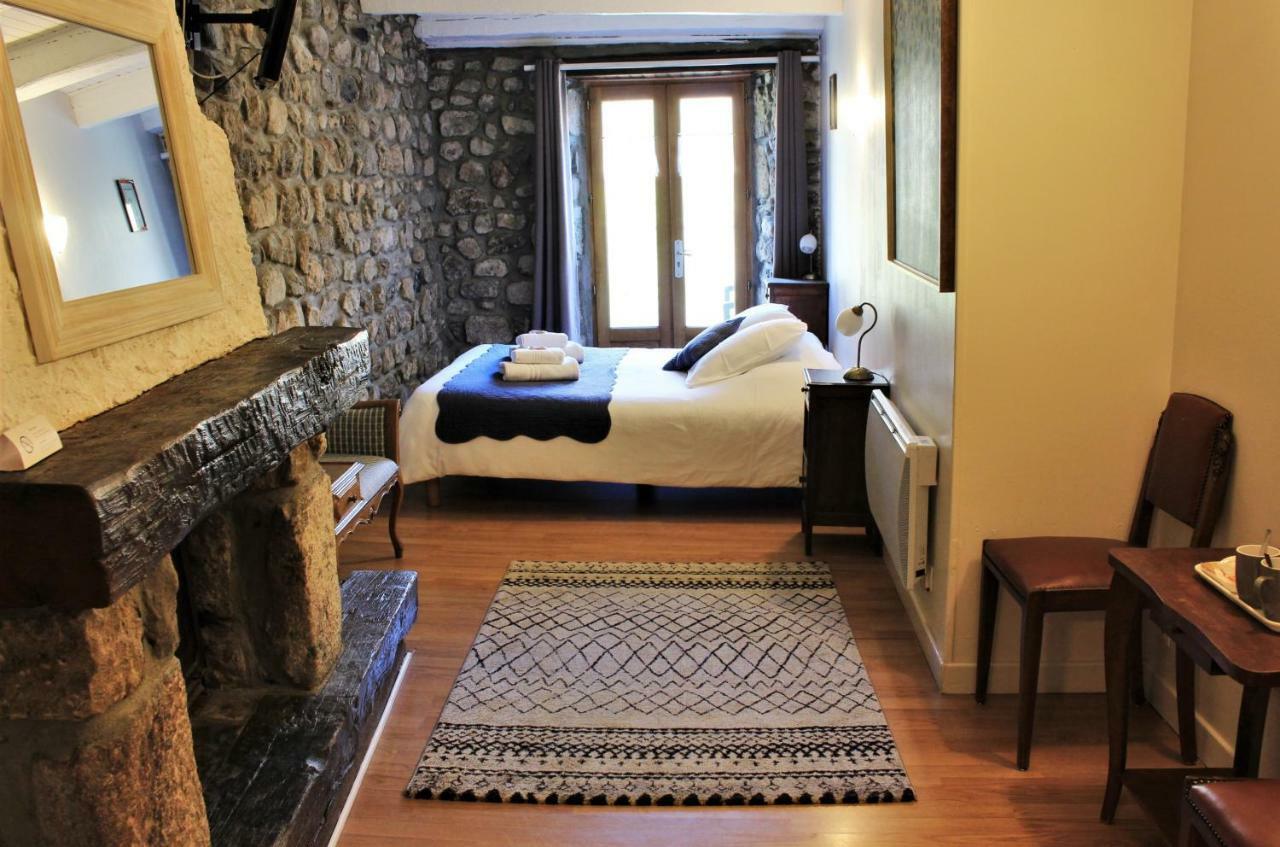 L'Auberge De Montpezat Esterno foto
