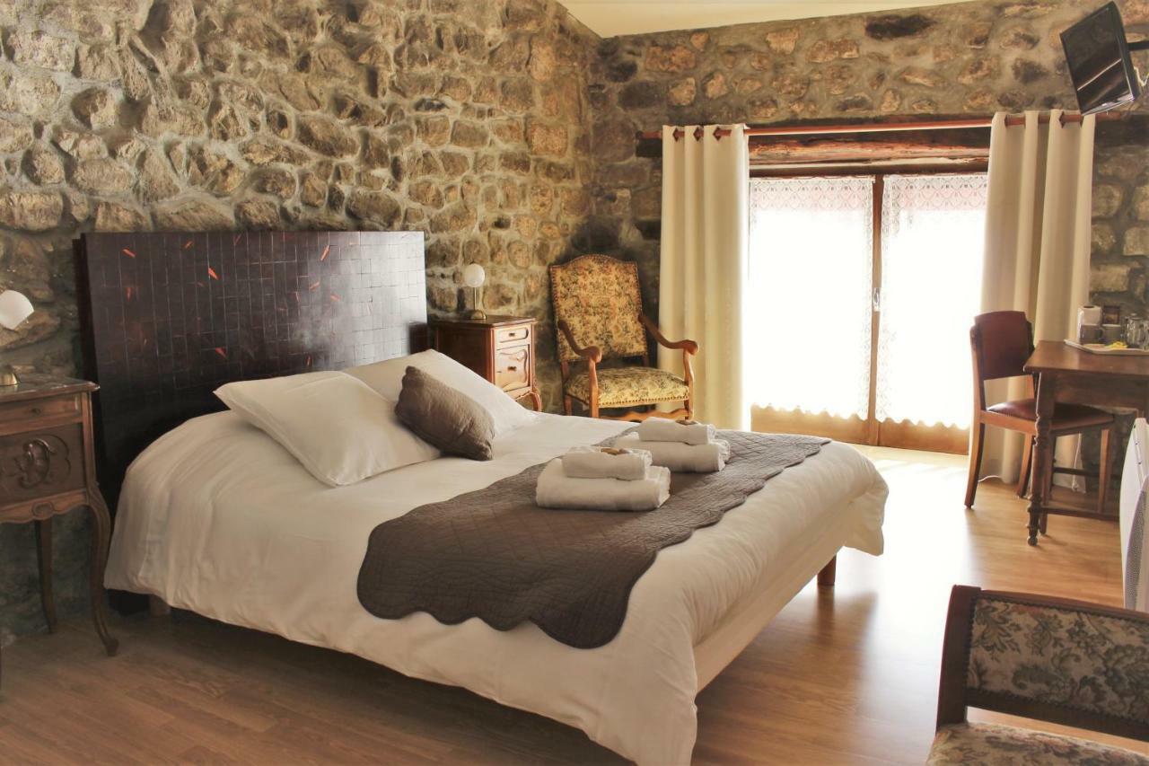 L'Auberge De Montpezat Esterno foto